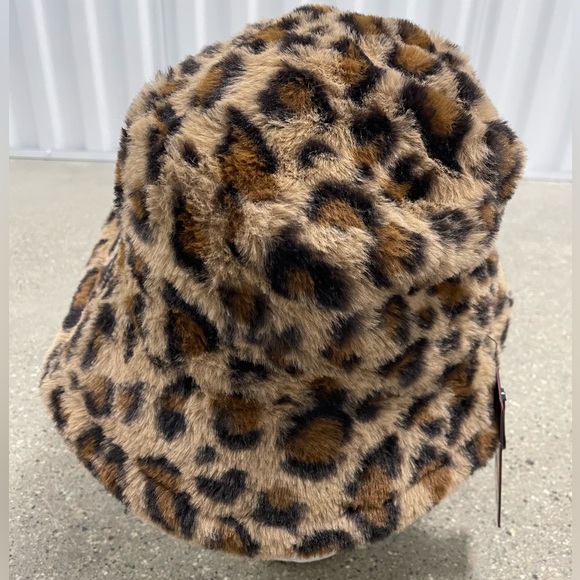 NWT Ed Hardy Love Kills Cheetah Print Faux Fur Bucket Hat w/ Charms - Picture 7 of 10